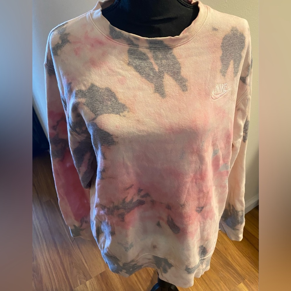 Nike Size Small Blush and Charcoal Tie-Dye Crew Neck Long Sleeved Sweatshirt